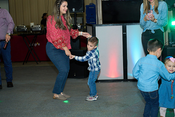 A7405089small